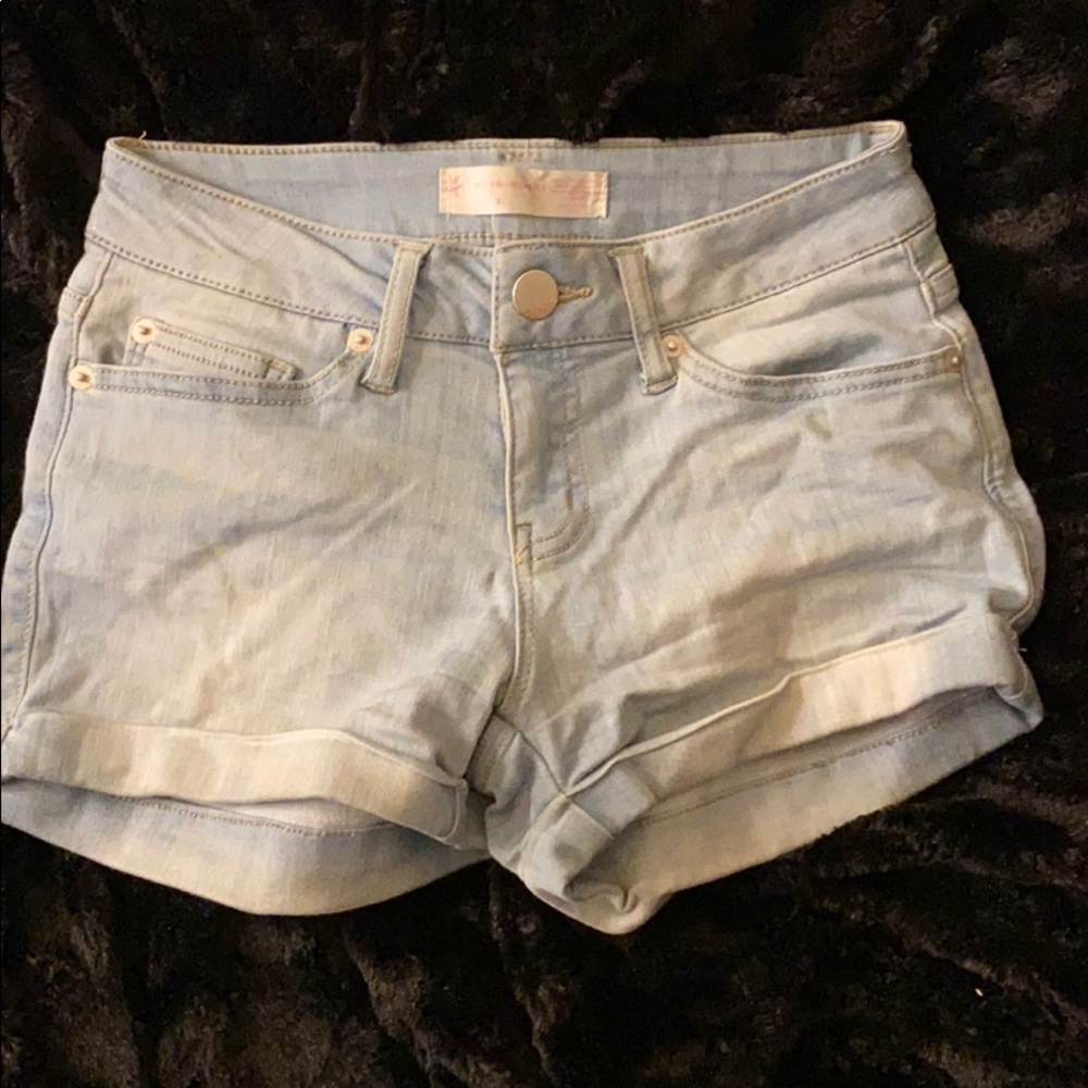 BLUE JEAN SHORTS